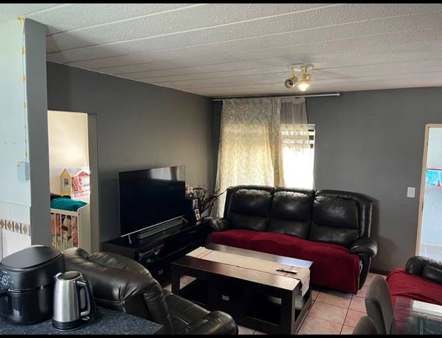 1 BEDROOM TOWNHOUSE FOR SALE IN LINMEYER